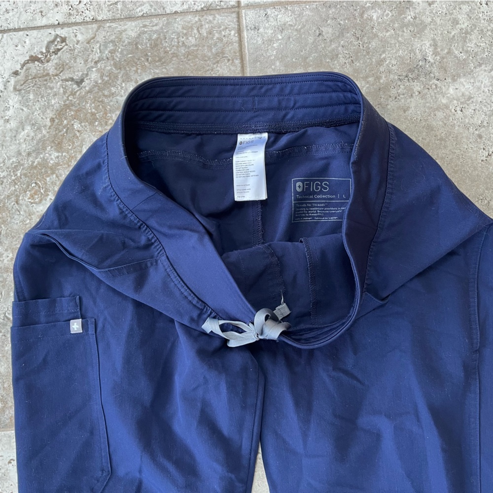 FIGS Women’s Kade Cargo Scrub Straight Leg Pants in Navy Blue, size L - Picture 7 of 10